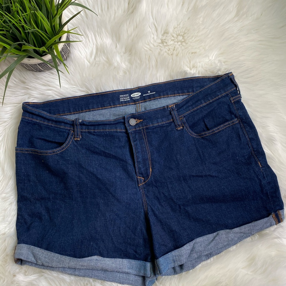 Old Navy Semi Fitted Shorts size 16